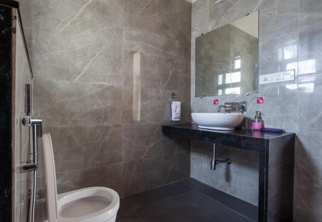 Stayvista'S Greenwoods Villa 10 - City-Center Villa With Private Pool, Terrace, Lift & Carrom Board Lonavala Bagian luar foto