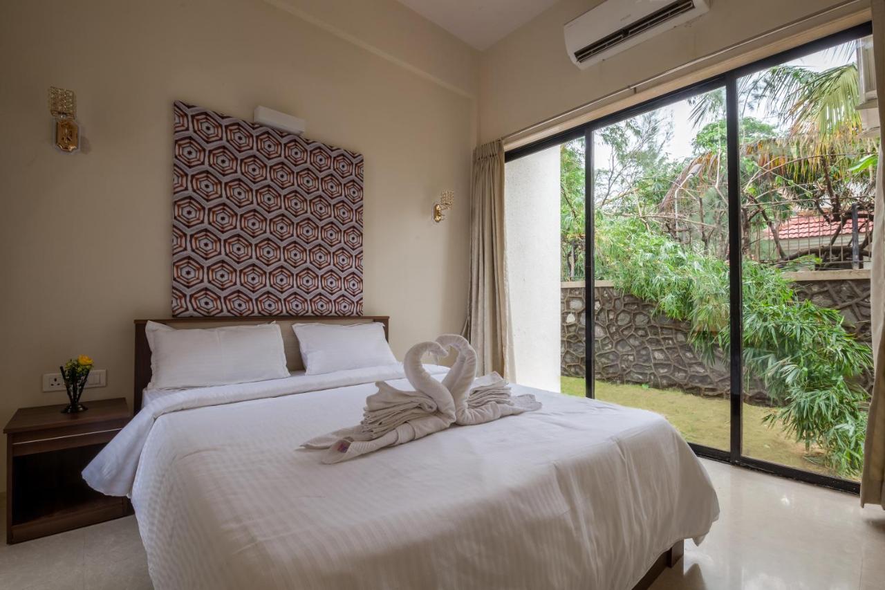 Stayvista'S Greenwoods Villa 10 - City-Center Villa With Private Pool, Terrace, Lift & Carrom Board Lonavala Bagian luar foto