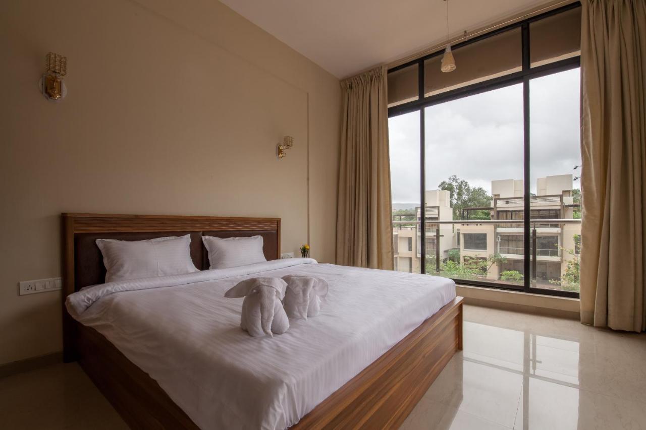 Stayvista'S Greenwoods Villa 10 - City-Center Villa With Private Pool, Terrace, Lift & Carrom Board Lonavala Bagian luar foto