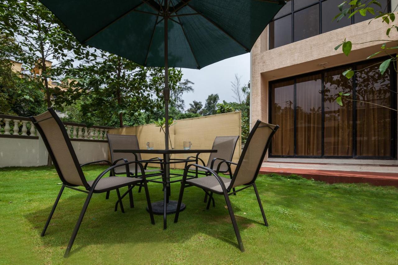 Stayvista'S Greenwoods Villa 10 - City-Center Villa With Private Pool, Terrace, Lift & Carrom Board Lonavala Bagian luar foto