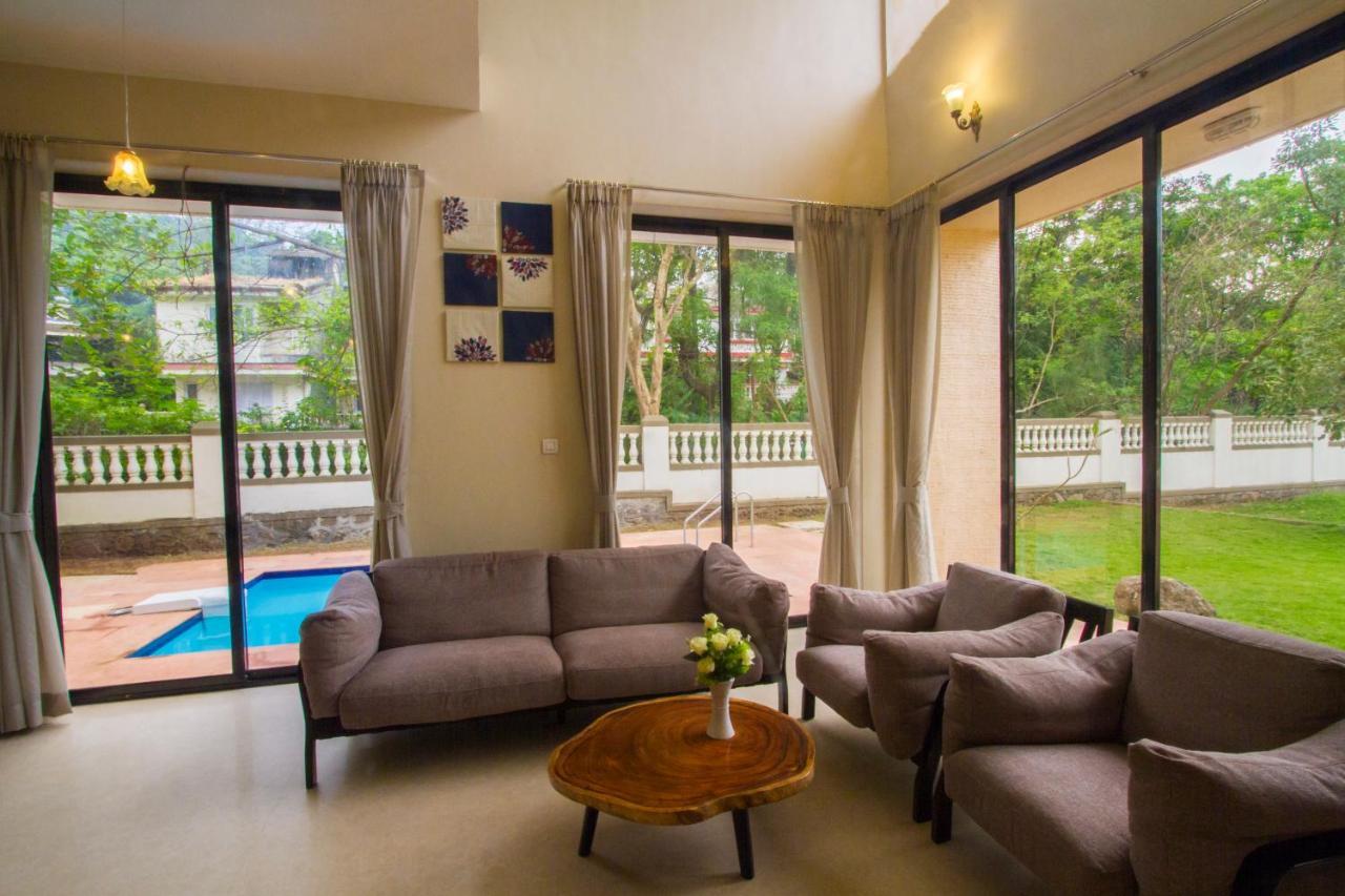 Stayvista'S Greenwoods Villa 10 - City-Center Villa With Private Pool, Terrace, Lift & Carrom Board Lonavala Bagian luar foto